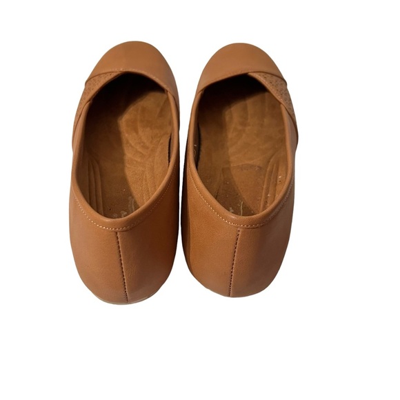 Easy Street Tan Open Cutwork Design Comfort Wave Shoes Size 9 M - Picture 4 of 6